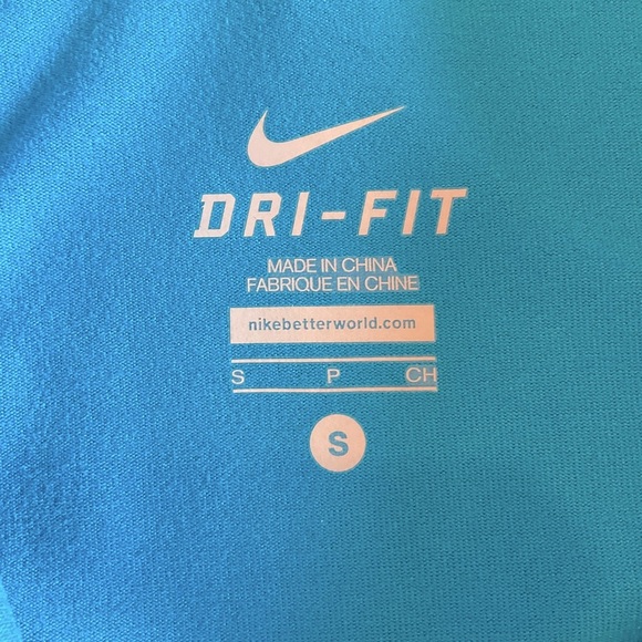 𝅺Nike Women’s Half Zip DryFit Long-Sleeved Pull-over - S - Picture 3 of 3
